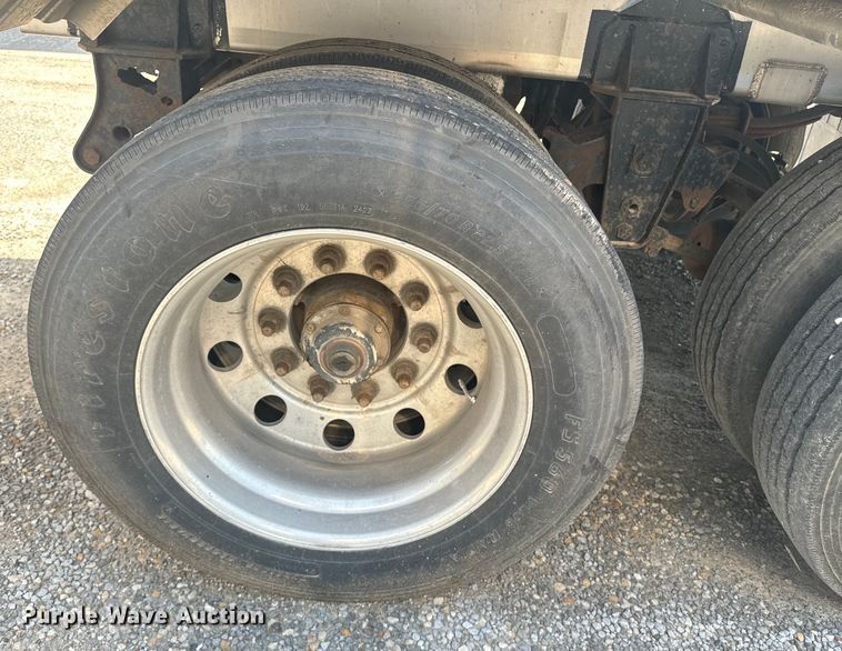 image for item DQ6867 1993 Polar tank trailer