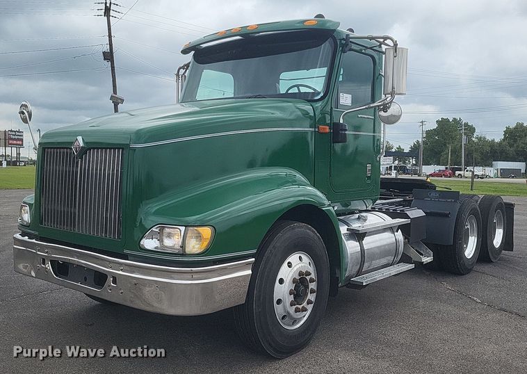 image for item DR4924 2006 International  9400 semi truck