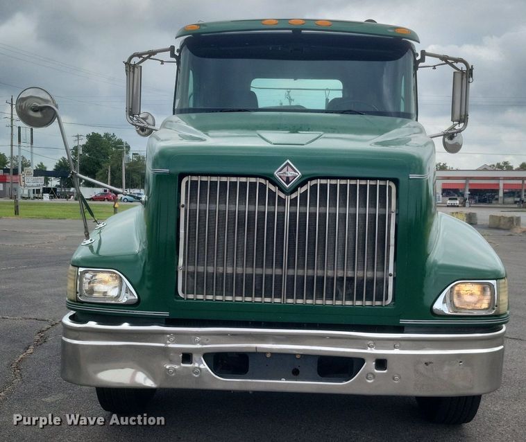 image for item DR4924 2006 International  9400 semi truck