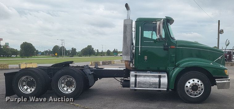 image for item DR4924 2006 International  9400 semi truck