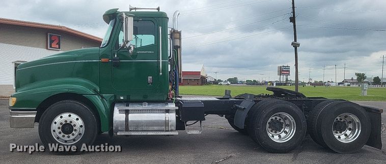 image for item DR4924 2006 International  9400 semi truck