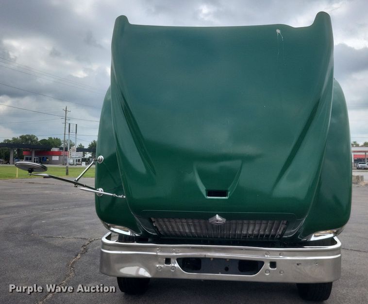 image for item DR4924 2006 International  9400 semi truck