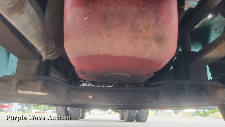 image for item DR4924 2006 International  9400 semi truck