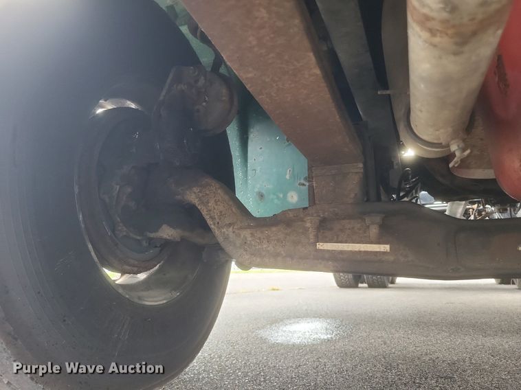 image for item DR4924 2006 International  9400 semi truck