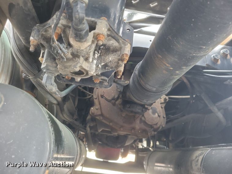 image for item DR4924 2006 International  9400 semi truck