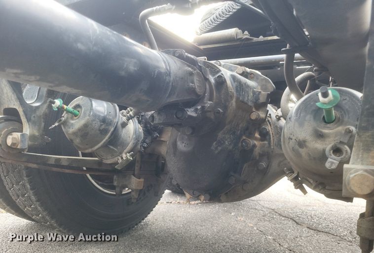 image for item DR4924 2006 International  9400 semi truck