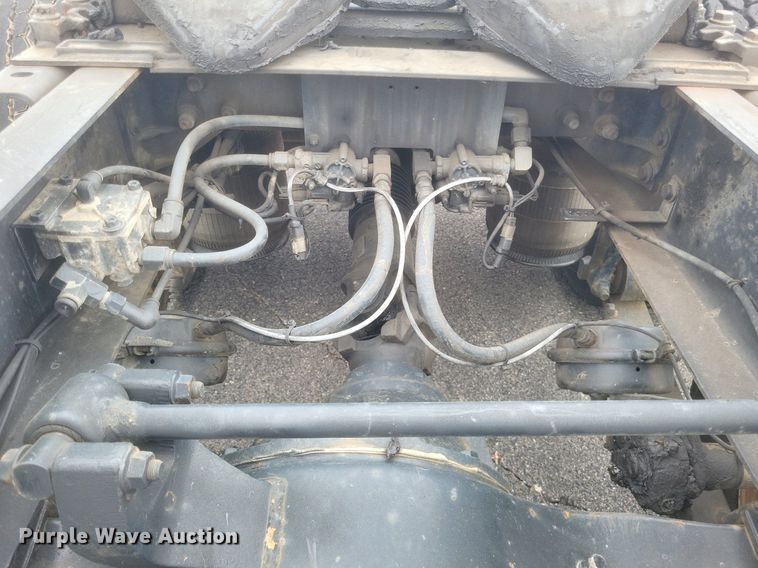 image for item DR4924 2006 International  9400 semi truck