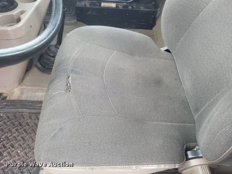 image for item DR4924 2006 International  9400 semi truck