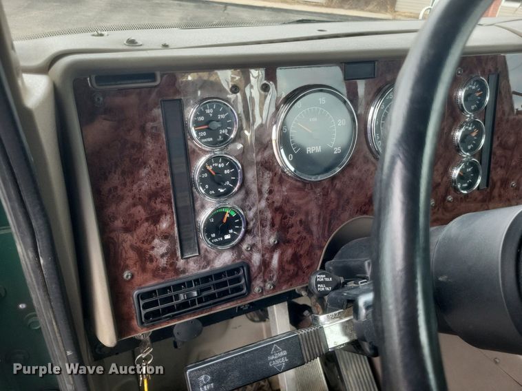 image for item DR4924 2006 International  9400 semi truck