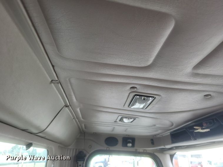 image for item DR4924 2006 International  9400 semi truck