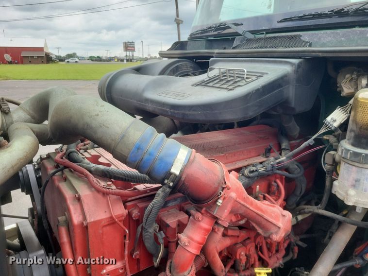 image for item DR4924 2006 International  9400 semi truck