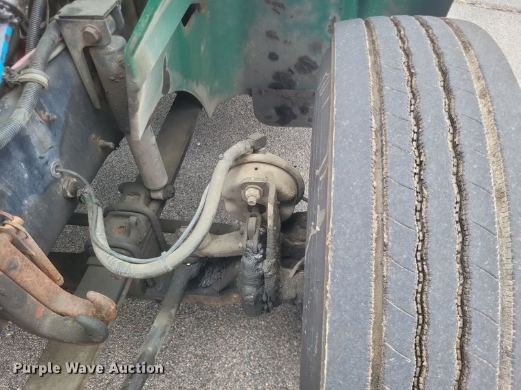 image for item DR4924 2006 International  9400 semi truck