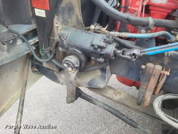 image for item DR4924 2006 International  9400 semi truck