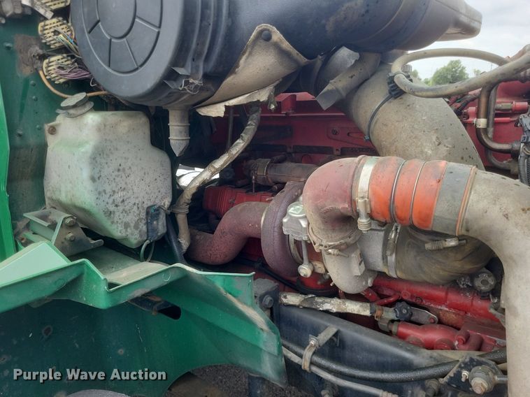 image for item DR4924 2006 International  9400 semi truck