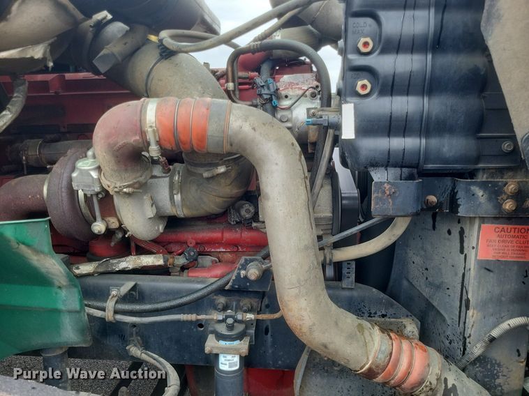 image for item DR4924 2006 International  9400 semi truck