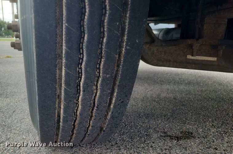 image for item DR4924 2006 International  9400 semi truck