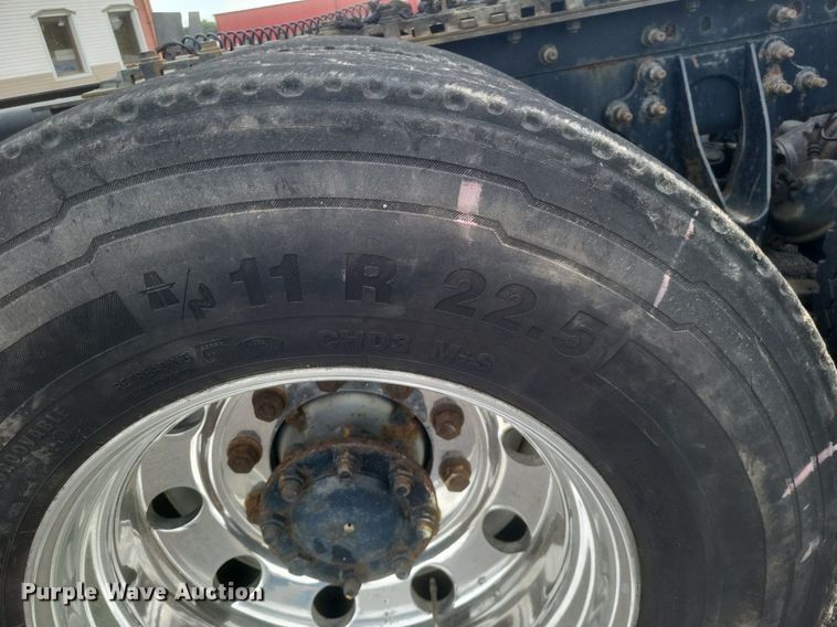 image for item DR4924 2006 International  9400 semi truck