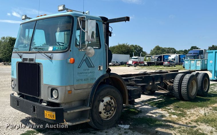 image for item DX1039 1997 Volvo WX64 truck cab and chassis