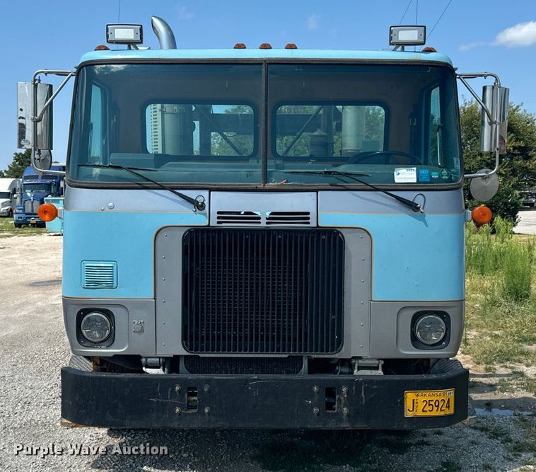 image for item DX1039 1997 Volvo WX64 truck cab and chassis