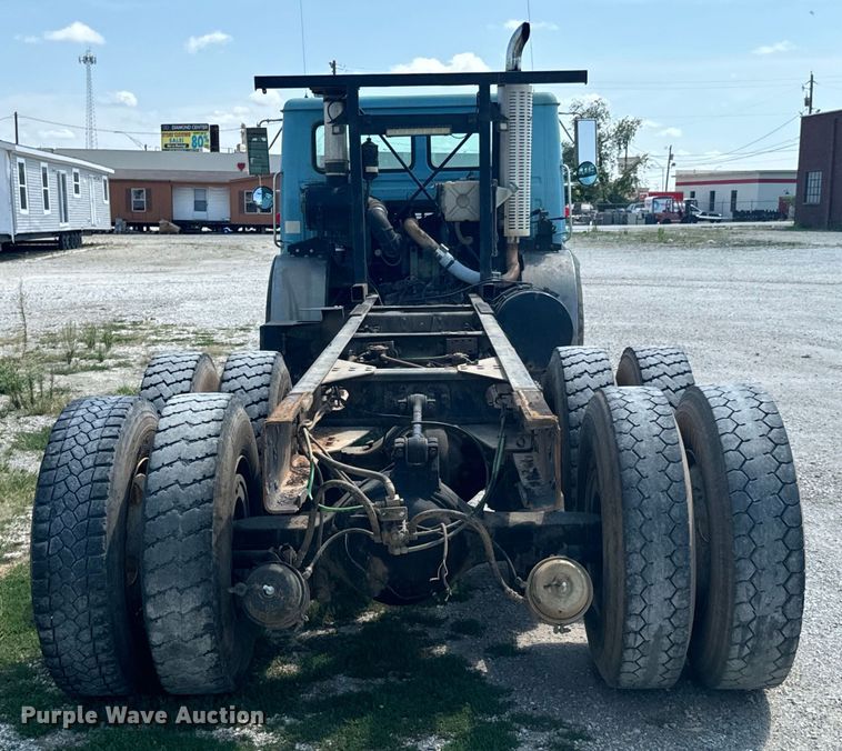 image for item DX1039 1997 Volvo WX64 truck cab and chassis