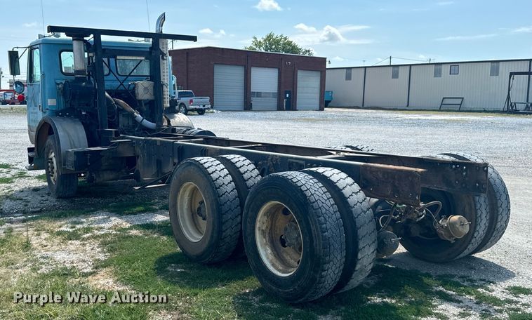 image for item DX1039 1997 Volvo WX64 truck cab and chassis