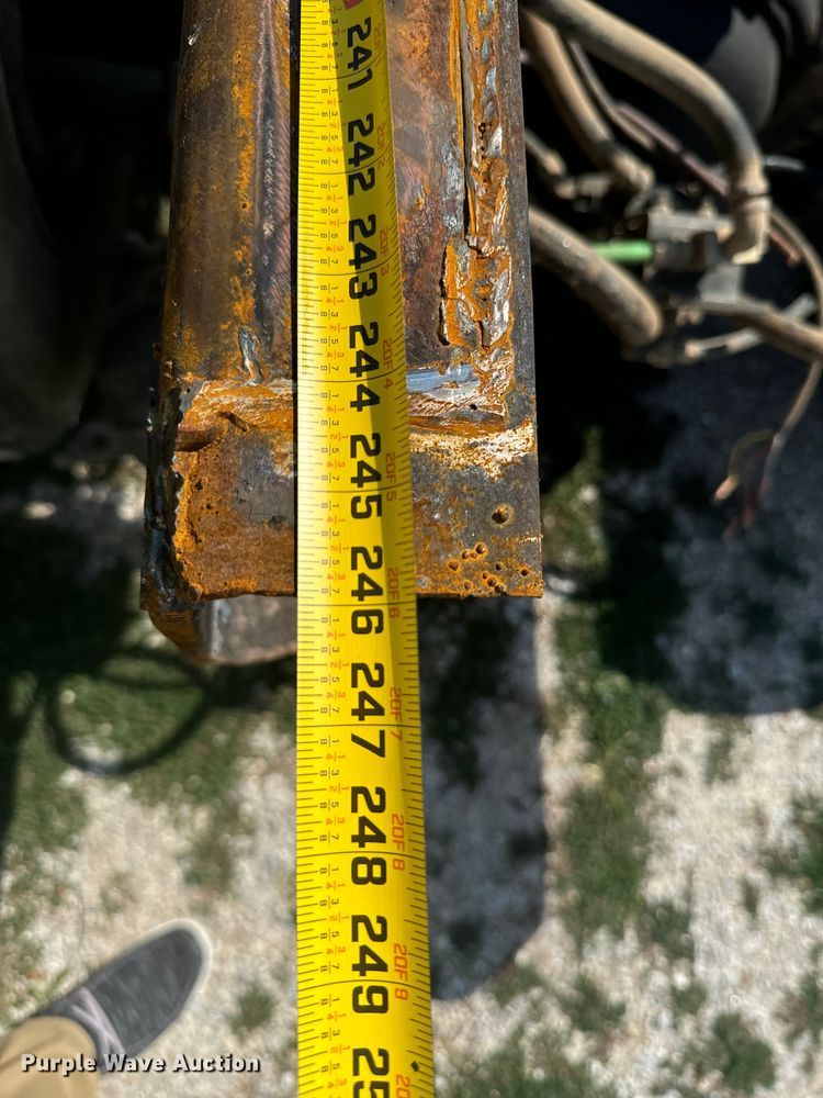 image for item DX1039 1997 Volvo WX64 truck cab and chassis