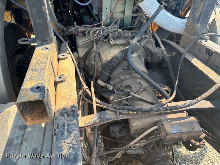 image for item DX1039 1997 Volvo WX64 truck cab and chassis