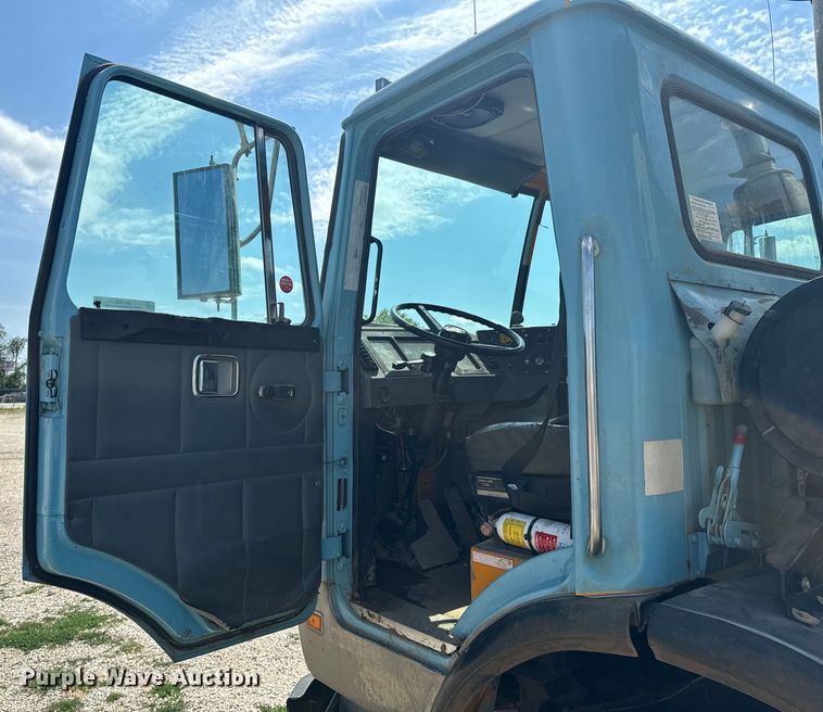 image for item DX1039 1997 Volvo WX64 truck cab and chassis