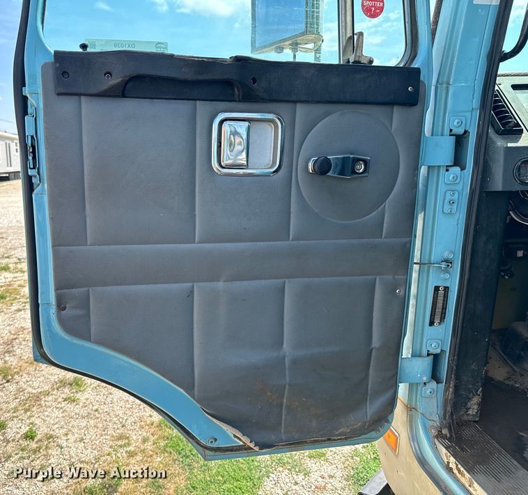 image for item DX1039 1997 Volvo WX64 truck cab and chassis