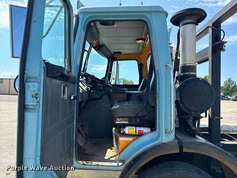 image for item DX1039 1997 Volvo WX64 truck cab and chassis