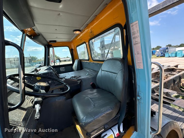 image for item DX1039 1997 Volvo WX64 truck cab and chassis