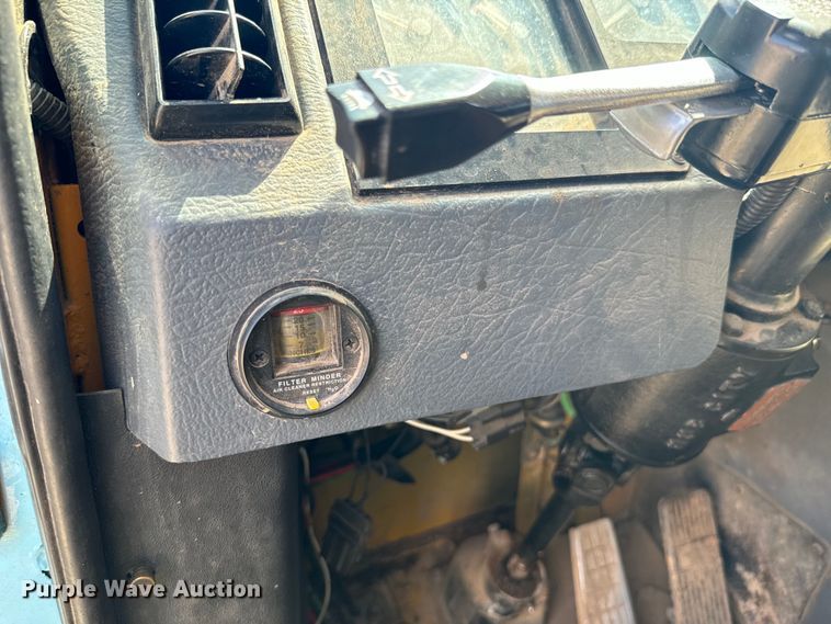 image for item DX1039 1997 Volvo WX64 truck cab and chassis