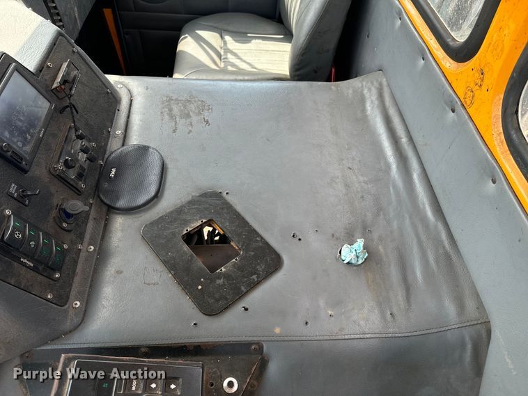 image for item DX1039 1997 Volvo WX64 truck cab and chassis