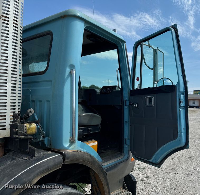 image for item DX1039 1997 Volvo WX64 truck cab and chassis