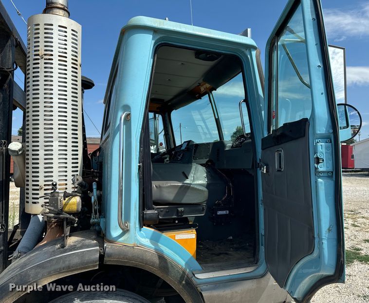 image for item DX1039 1997 Volvo WX64 truck cab and chassis