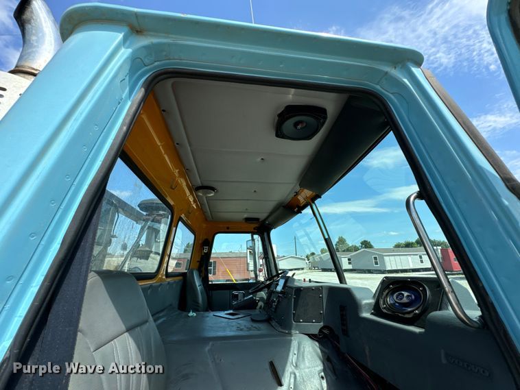 image for item DX1039 1997 Volvo WX64 truck cab and chassis