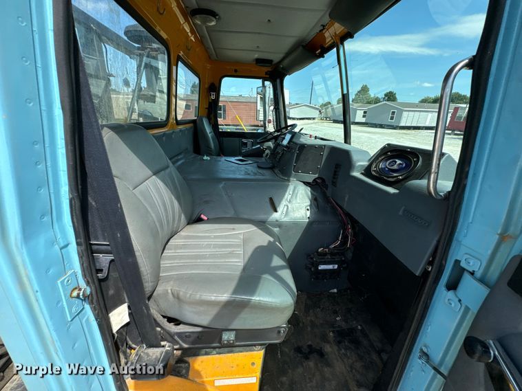 image for item DX1039 1997 Volvo WX64 truck cab and chassis