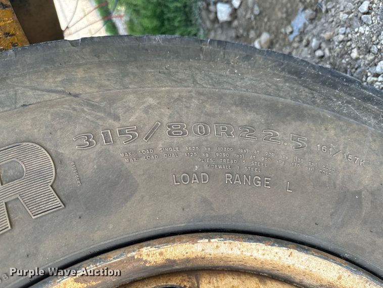 image for item DX1039 1997 Volvo WX64 truck cab and chassis