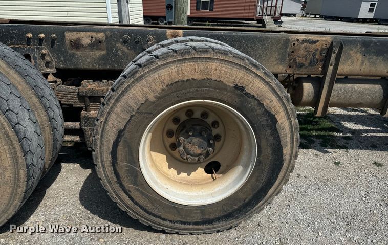 image for item DX1039 1997 Volvo WX64 truck cab and chassis