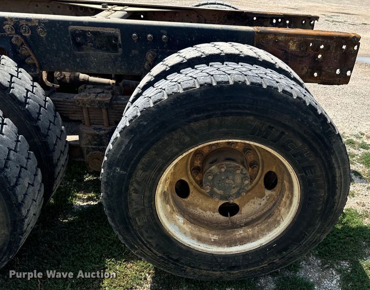 image for item DX1039 1997 Volvo WX64 truck cab and chassis