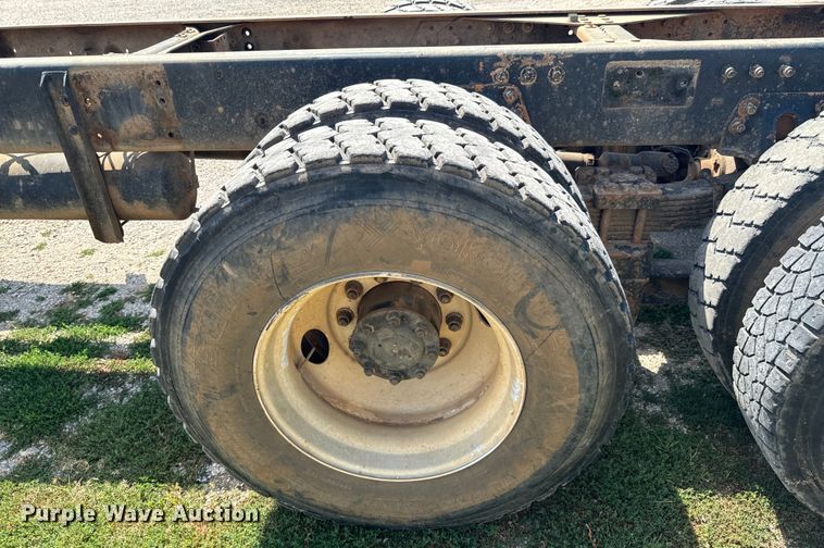 image for item DX1039 1997 Volvo WX64 truck cab and chassis