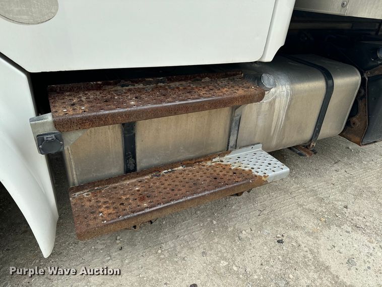 image for item EE7477 2017 Freightliner  Business Class M2 box truck