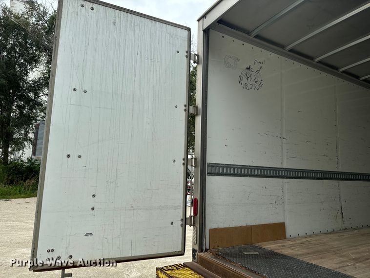 image for item EE7477 2017 Freightliner  Business Class M2 box truck