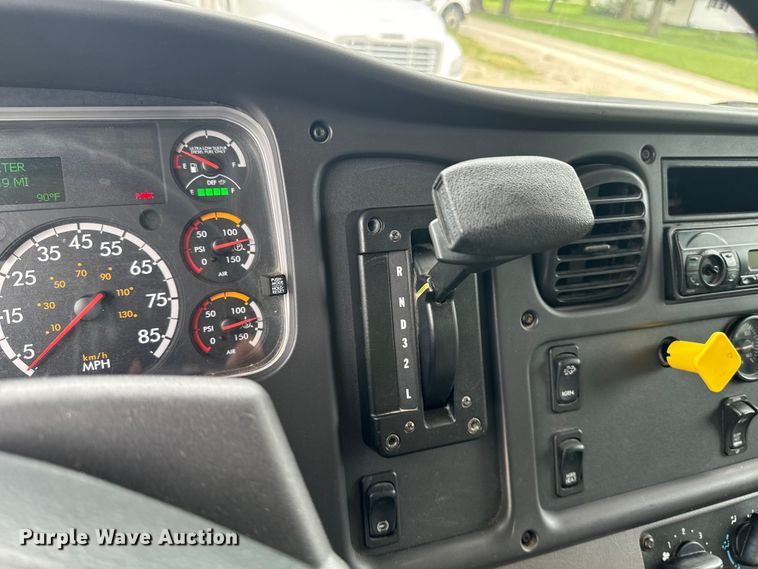 image for item EE7477 2017 Freightliner  Business Class M2 box truck