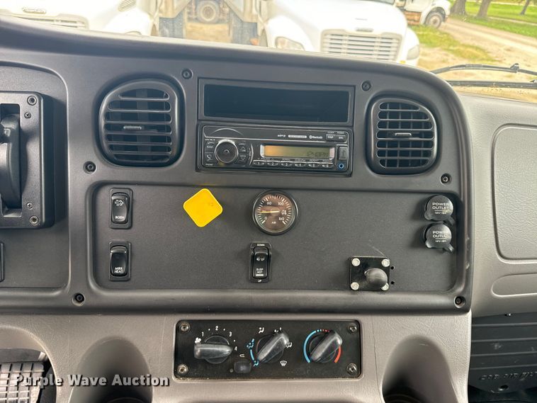 image for item EE7477 2017 Freightliner  Business Class M2 box truck