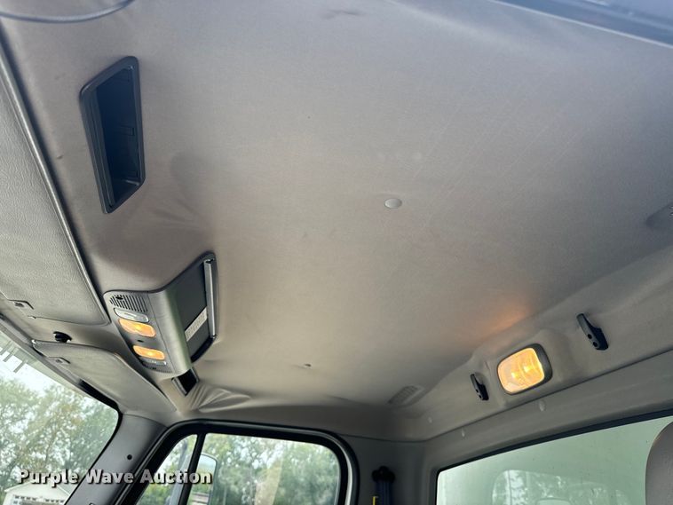 image for item EE7477 2017 Freightliner  Business Class M2 box truck