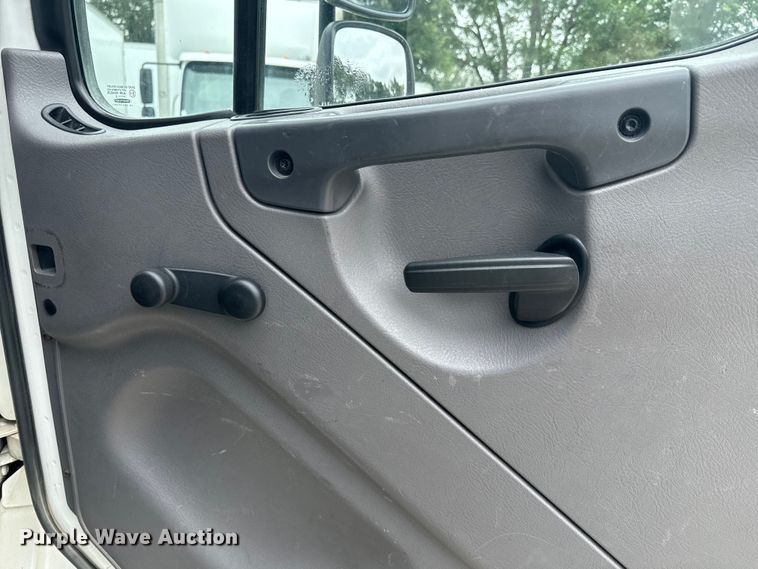 image for item EE7477 2017 Freightliner  Business Class M2 box truck