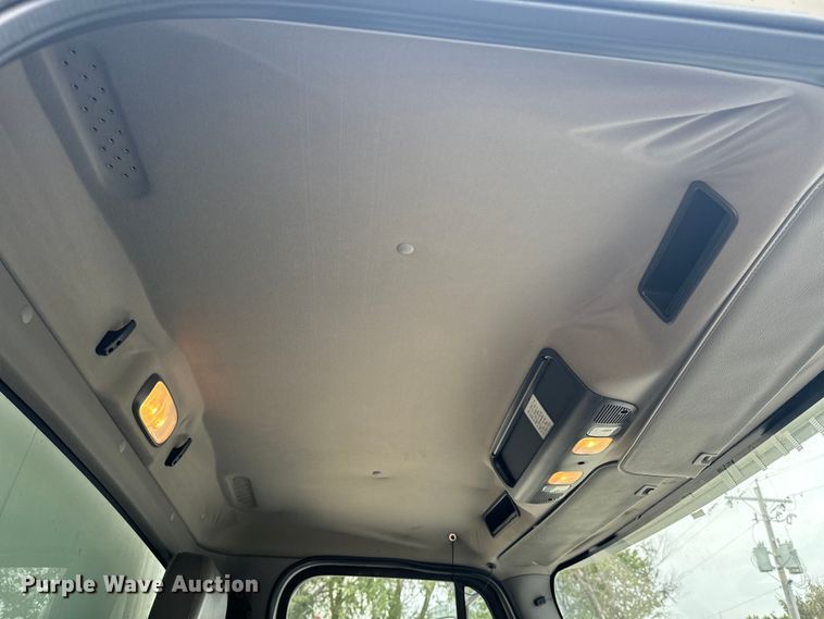 image for item EE7477 2017 Freightliner  Business Class M2 box truck