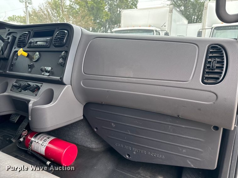 image for item EE7477 2017 Freightliner  Business Class M2 box truck