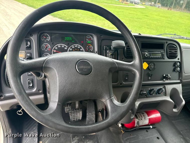 image for item EE7478 2017 Freightliner  Business Class M2 box truck